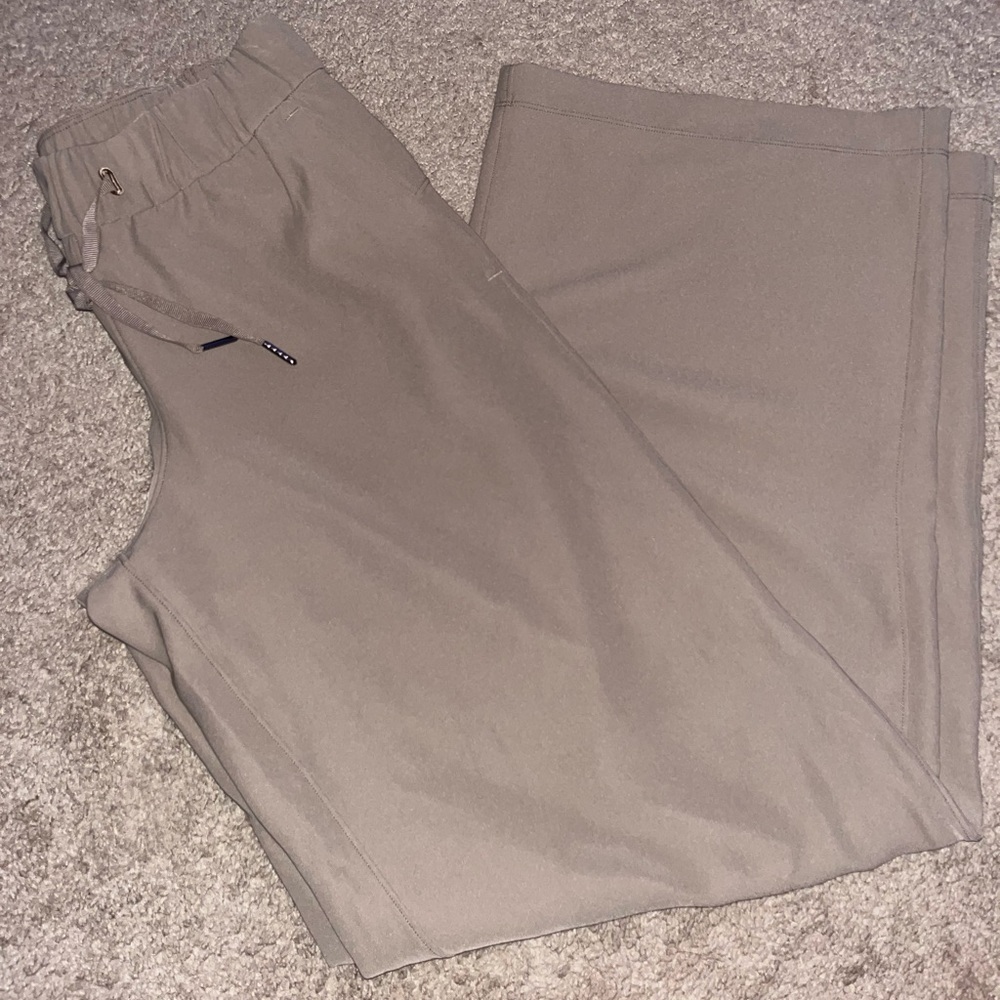 Lululemon On The Fly Wide leg Pants 28”